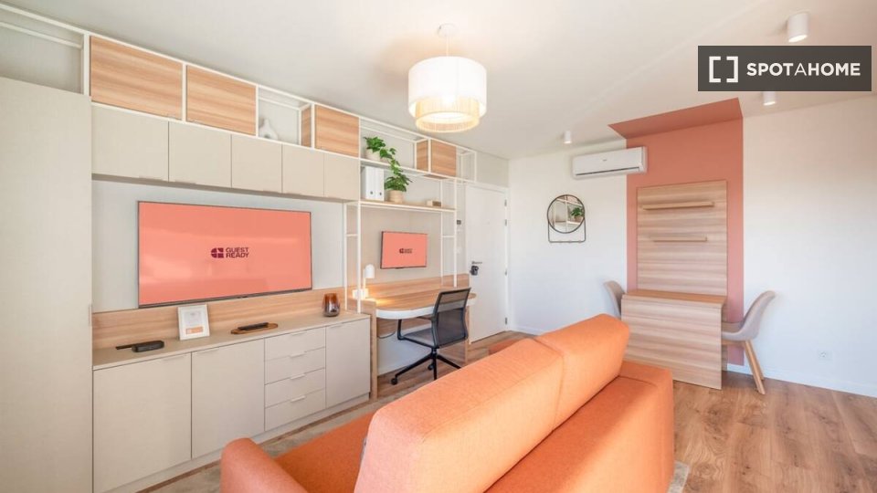 Apartment Lisbon, 1 bed — photo 15
