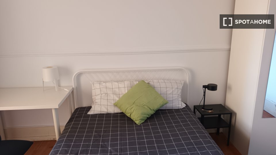 Double room Lisbon, 4 beds — photo 8