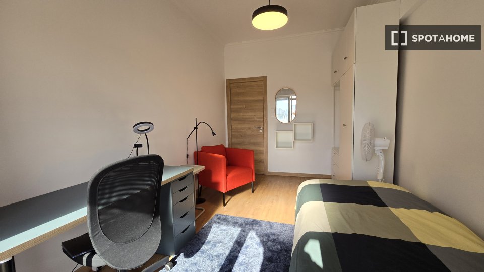 Double room Lisbon, 5 beds, 130m² — photo 6