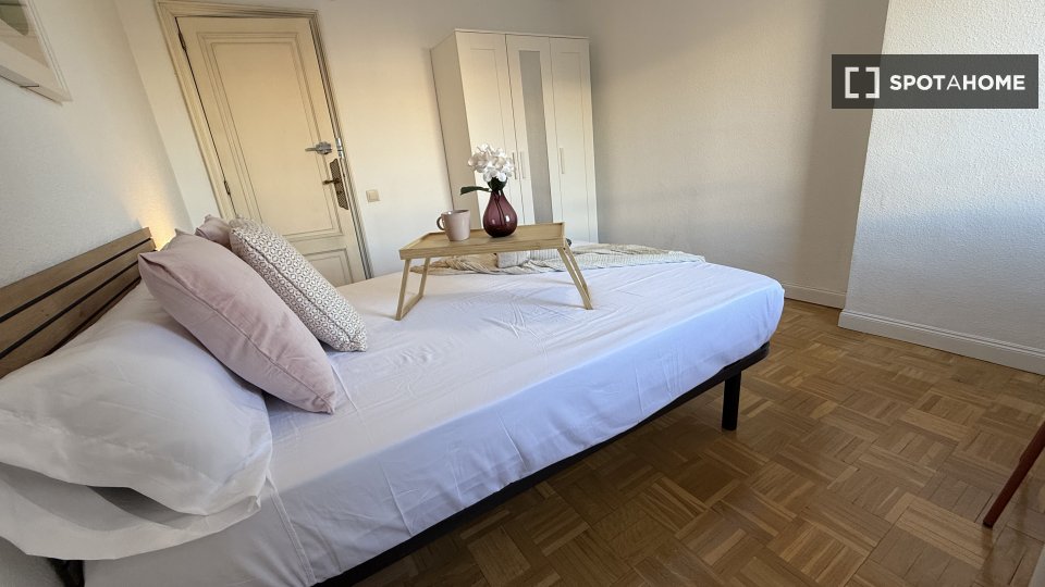 Double room Madrid, 6 beds — photo 15