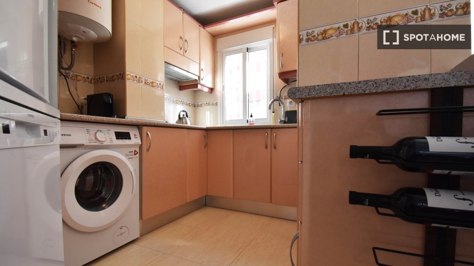 Apartment Malaga, 3 beds, 68m² — photo 6