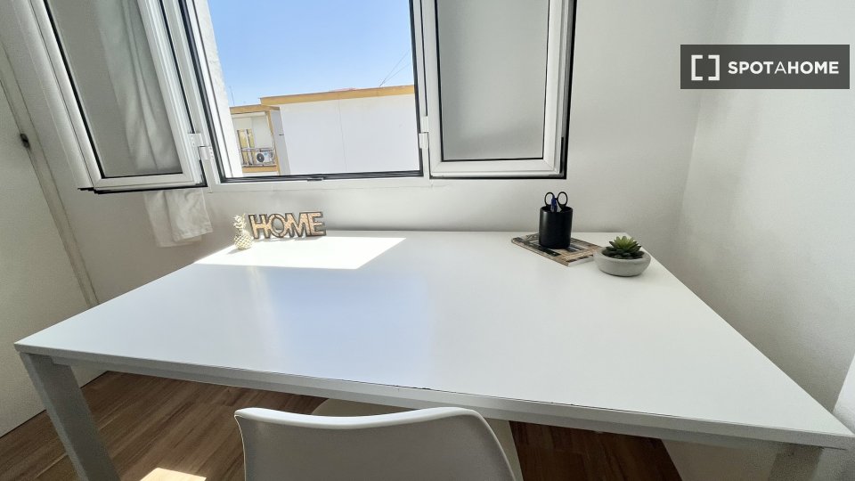 Habitación en piso compartido en alquiler en La Palmilla, Sevilla.