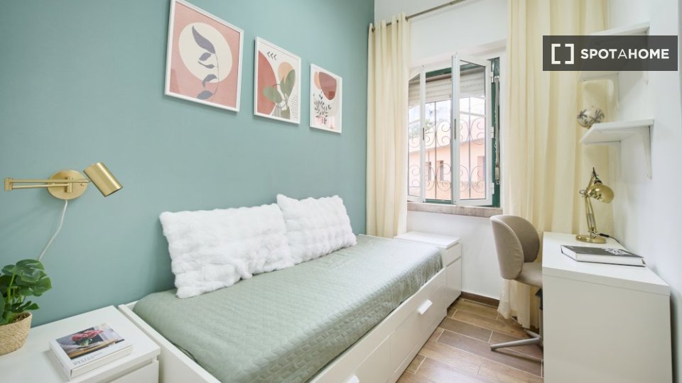 Double room Lisbon, 3 beds — photo 1