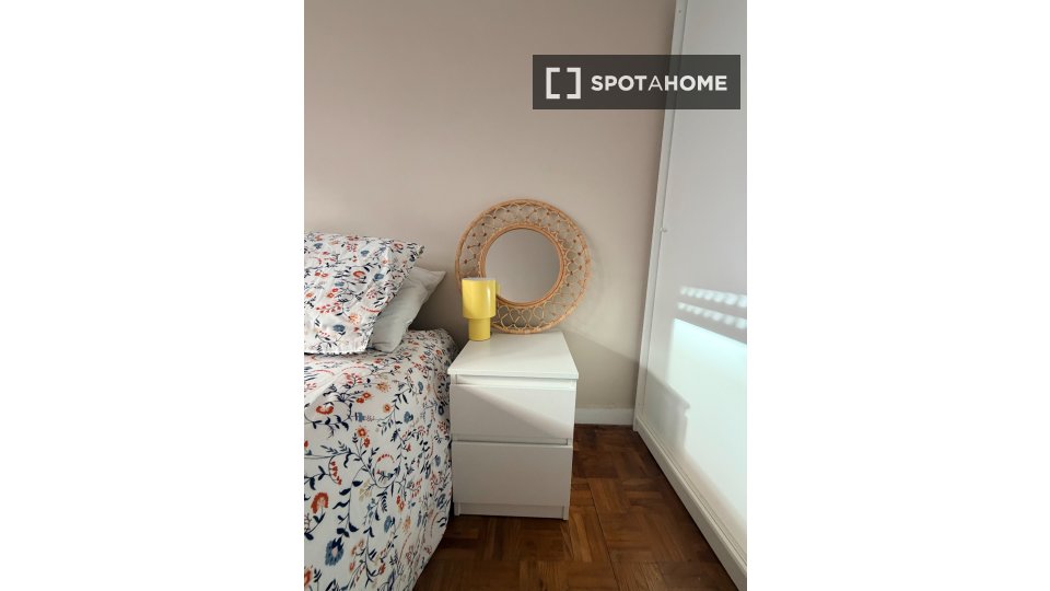 Double room Bilbao, 4 beds, 85m² — photo 2