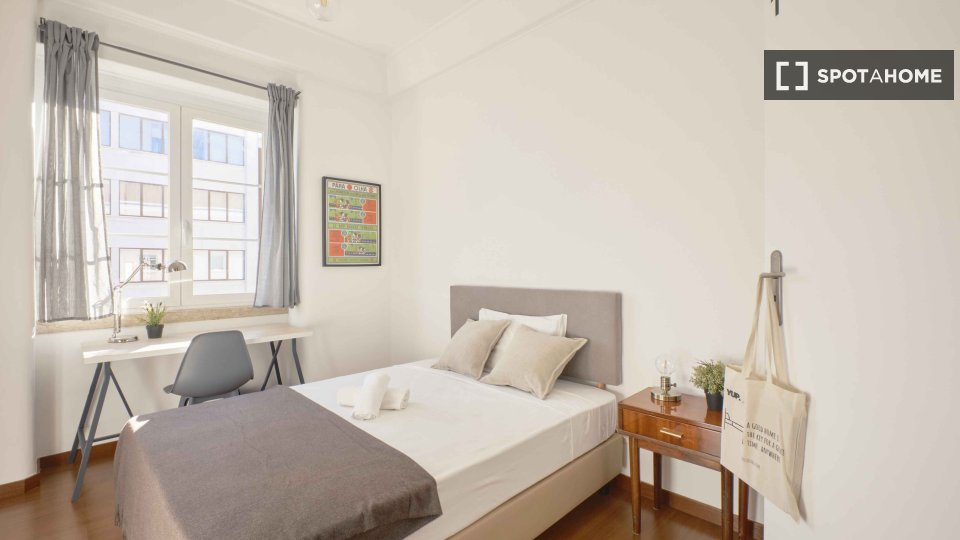 Double room Lisbon, 8 beds — photo 1
