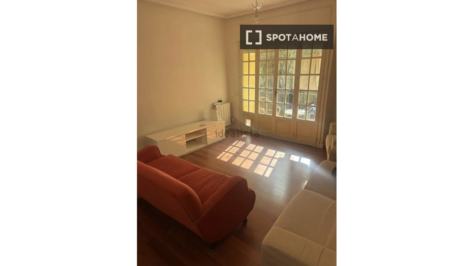Double room Madrid, 1 bed, 90m² — photo 2