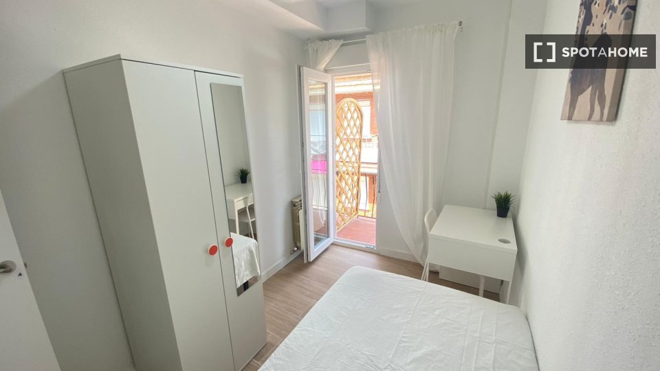Double room Madrid, 5 beds — photo 7