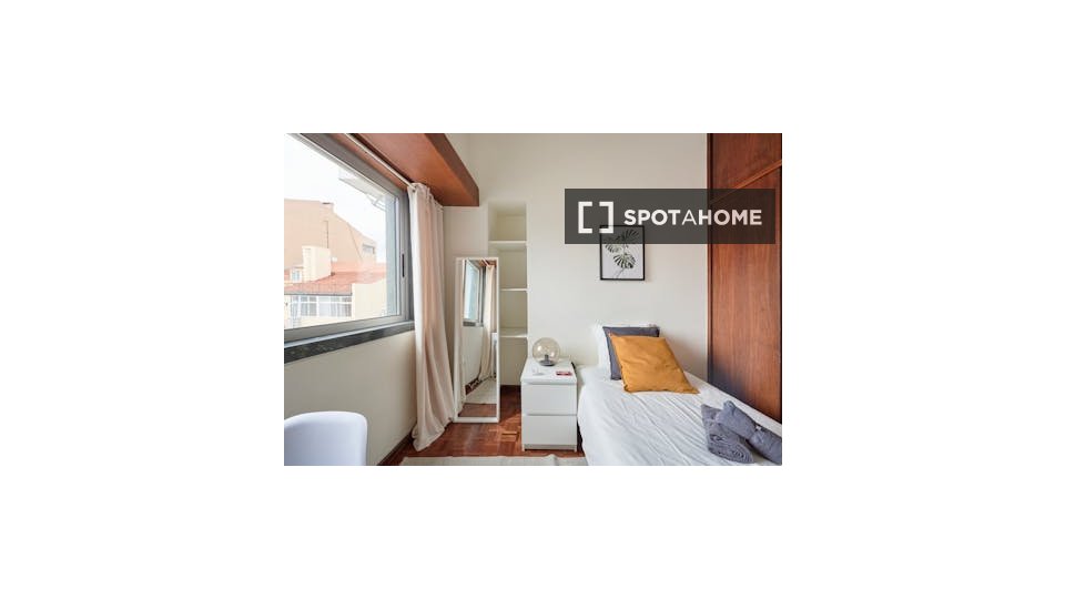 Double room Lisbon, 6 beds — photo 5