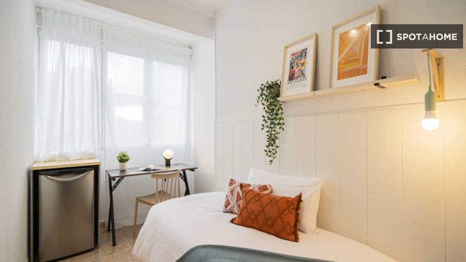 Double room Madrid, 25 beds — photo 49