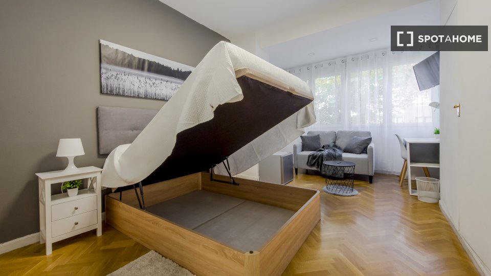 Double room Madrid, 8 beds, 200m² — photo 24