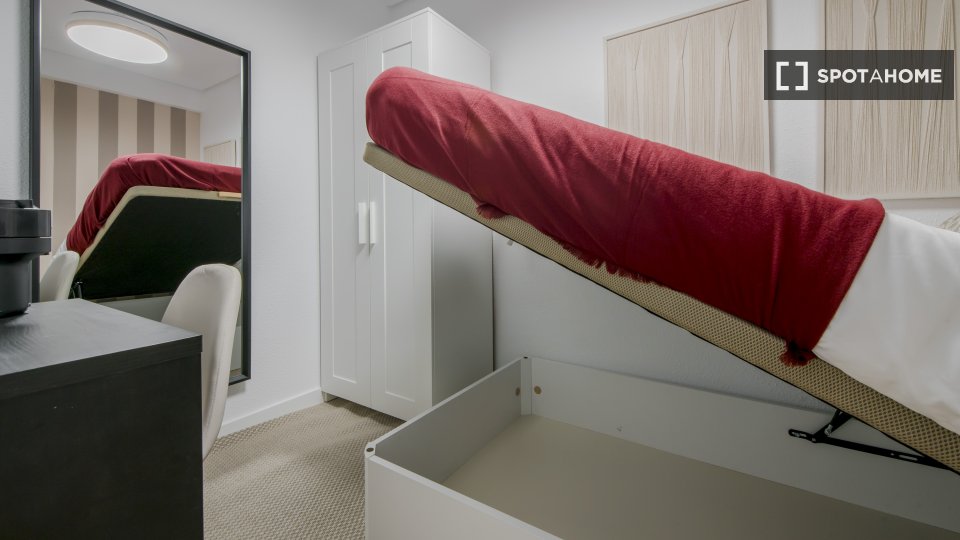 Double room Madrid, 5 beds — photo 17