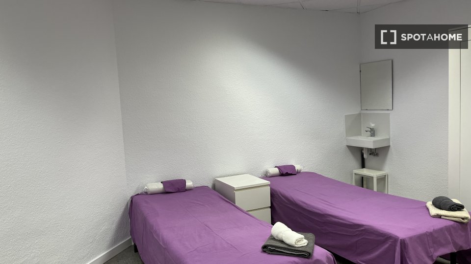 Double room Barcelona, 13 beds, 290m² — photo 15