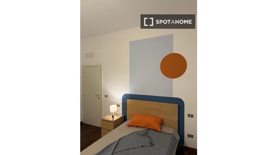Double room Bologna, 3 beds — photo 22