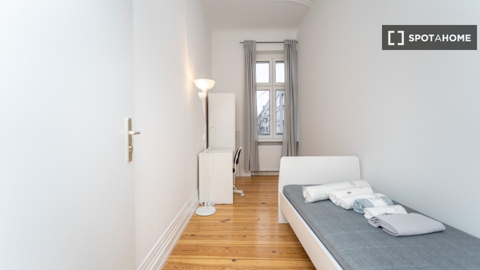 Double room Berlin, 6 beds, 108m² — photo 3