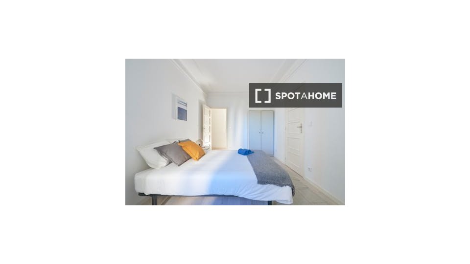 Double room Lisbon, 4 beds — photo 15