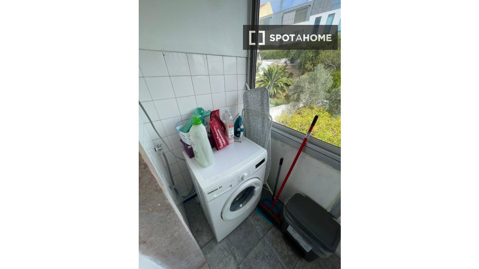 Double room Lisbon, 3 beds, 150m² — photo 1