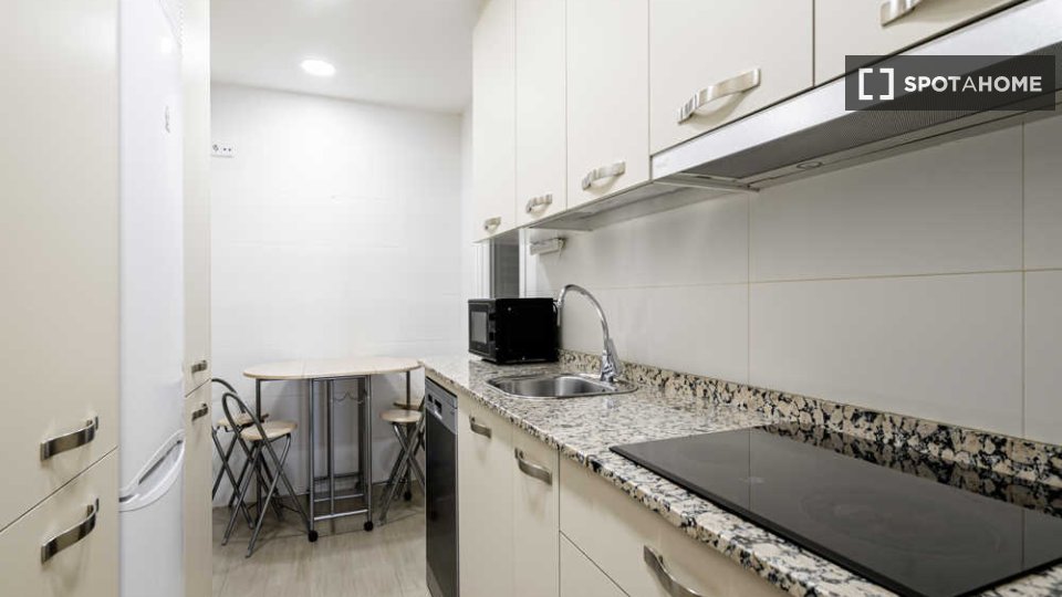 Double room Madrid, 5 beds — photo 24