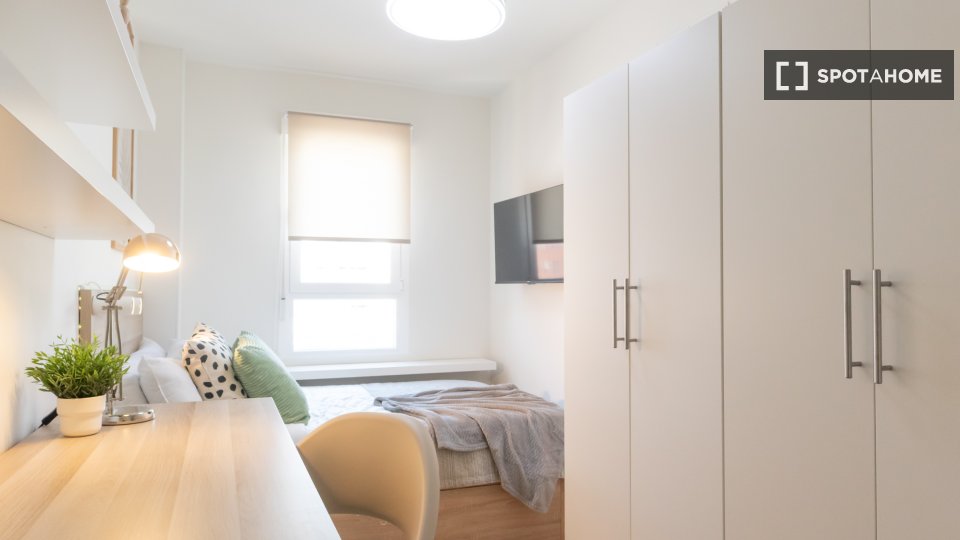 Habitación en piso compartido en alquiler en Valverde, Madrid