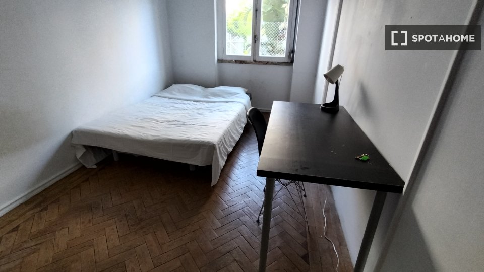 Double room Lisbon, 3 beds, 75m² — photo 26