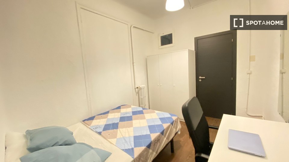 Double room Madrid, 8 beds — photo 14