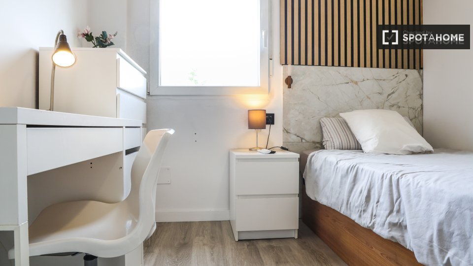 Double room Madrid, 3 beds, 85m² — photo 47