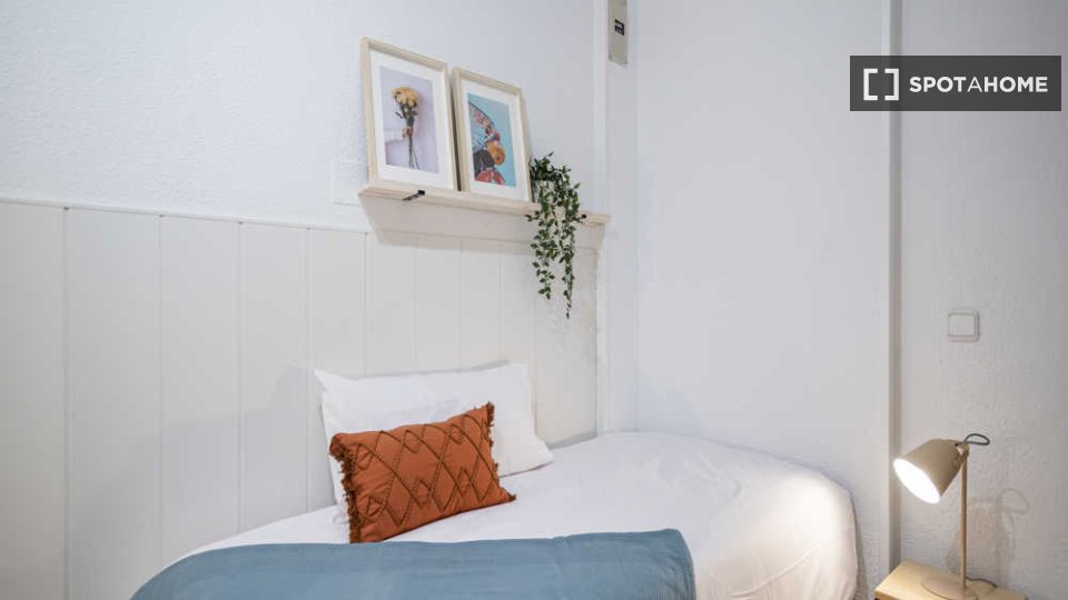 Double room Madrid, 25 beds — photo 59