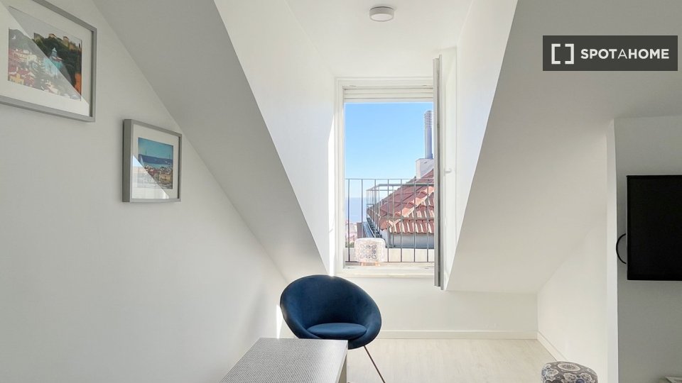 Apartment Lisbon, 2 beds, 71m² — photo 14