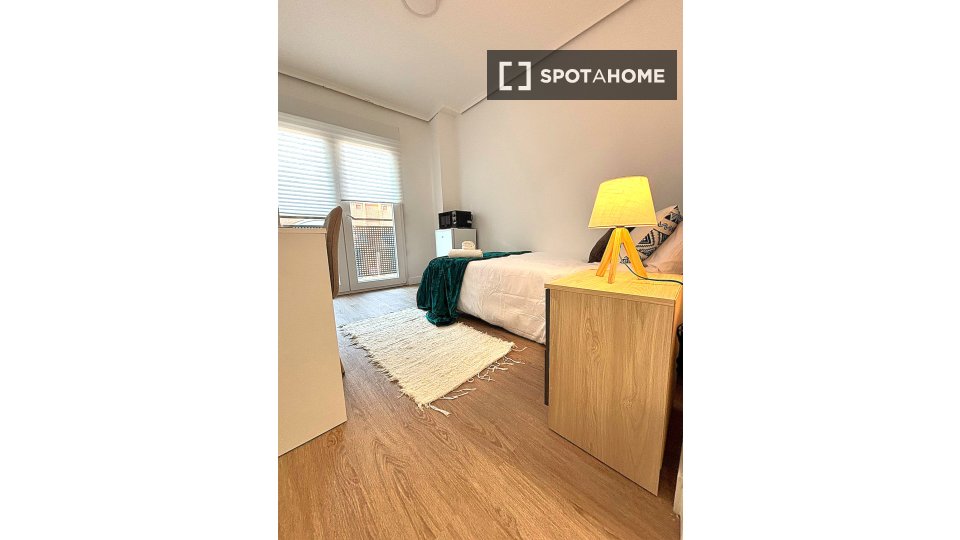 Double room Madrid, 7 beds, 160m² — photo 25