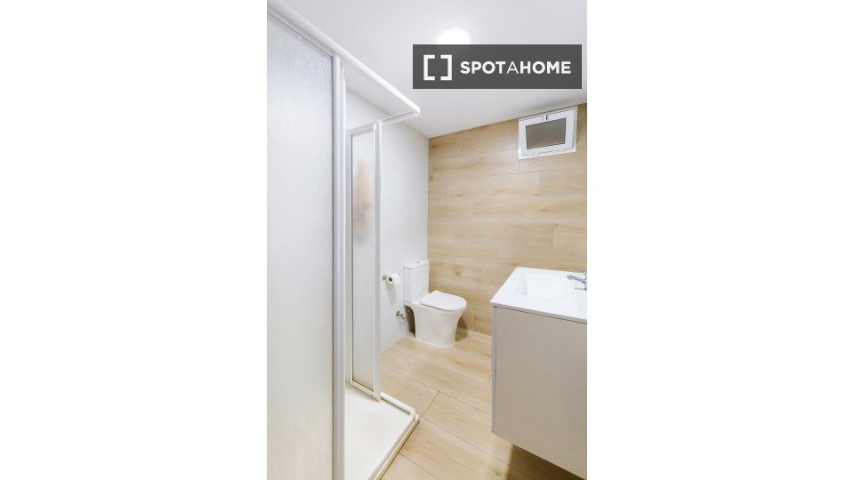 Double room Alicante, 5 beds, 95m² — photo 10