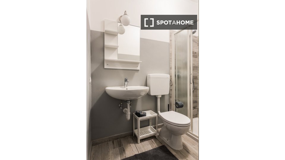 Double room Milan, 5 beds — photo 12