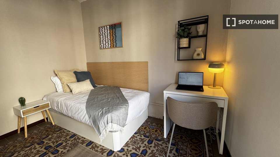 Double room Barcelona, 5 beds, 120m² — photo 8