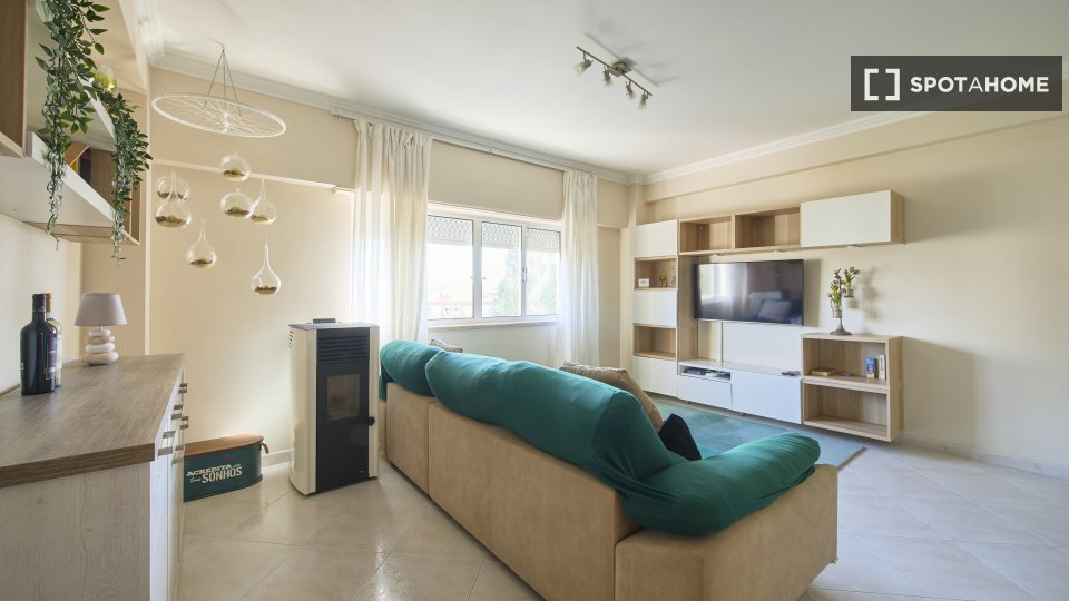 Apartment Lisbon, 2 beds, 90m² — photo 3