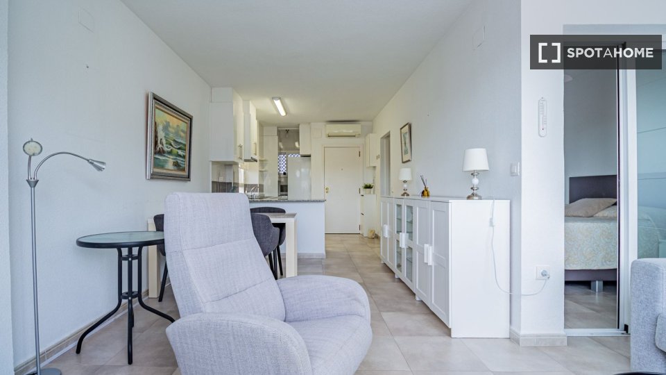 Apartment Alicante, 1 bed, 58m² — photo 2