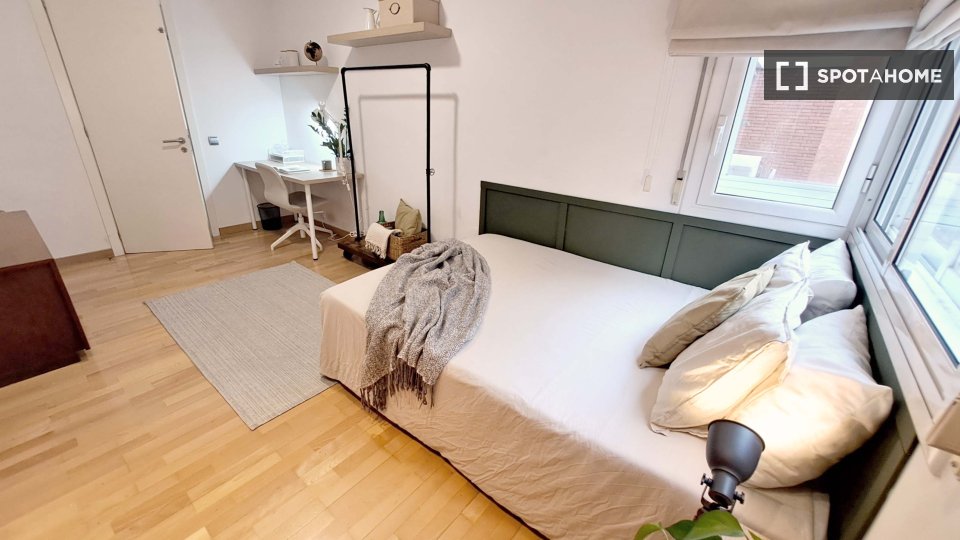 Double room Barcelona, 4 beds, 90m² — photo 36