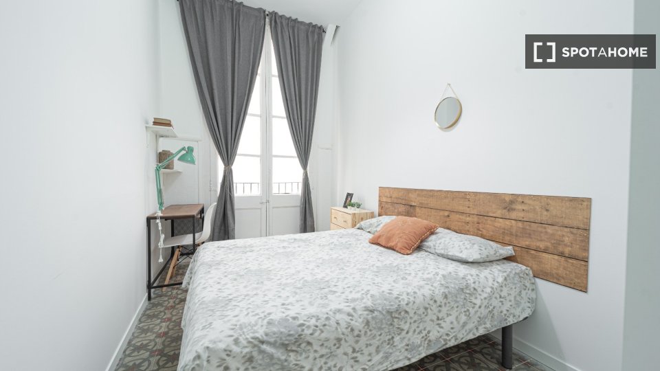 Double room Barcelona, 14 beds, 400m² — photo 1