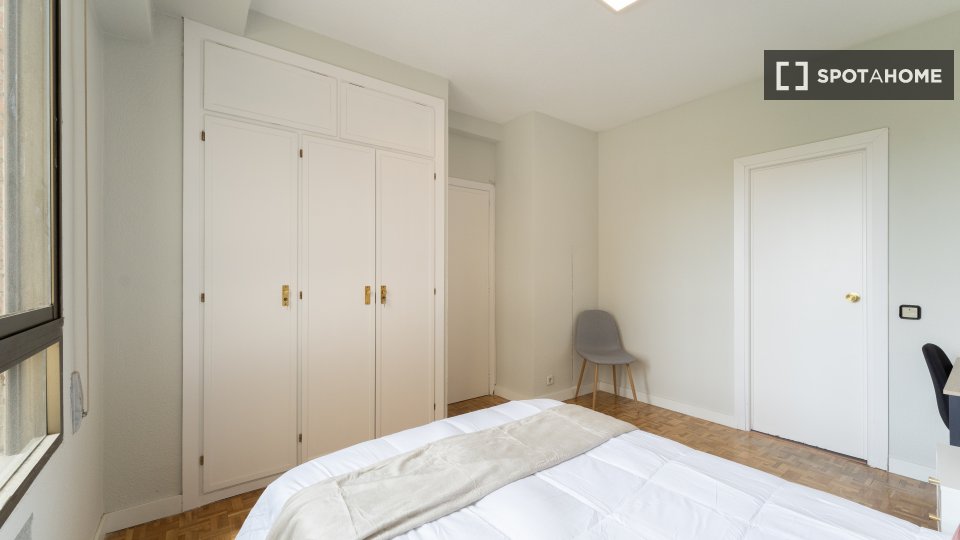 Double room Madrid, 5 beds — photo 14