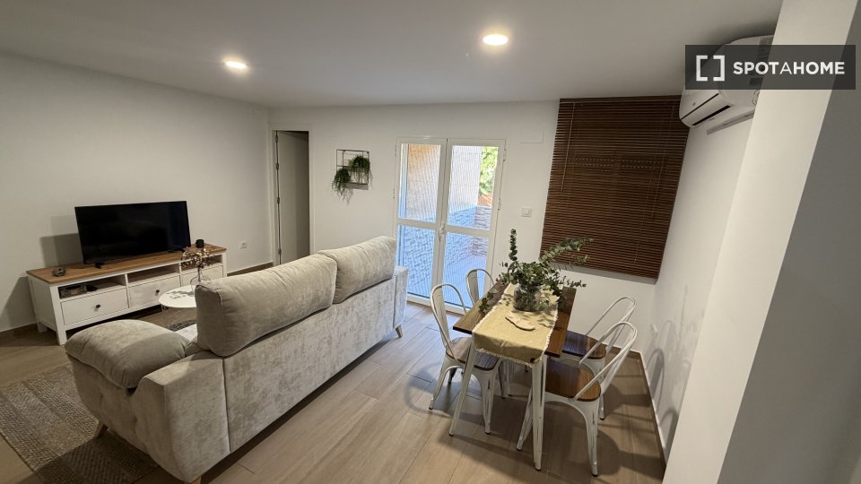 Apartamento de 2 habitaciones en alquiler en Chiclana, Cádiz.