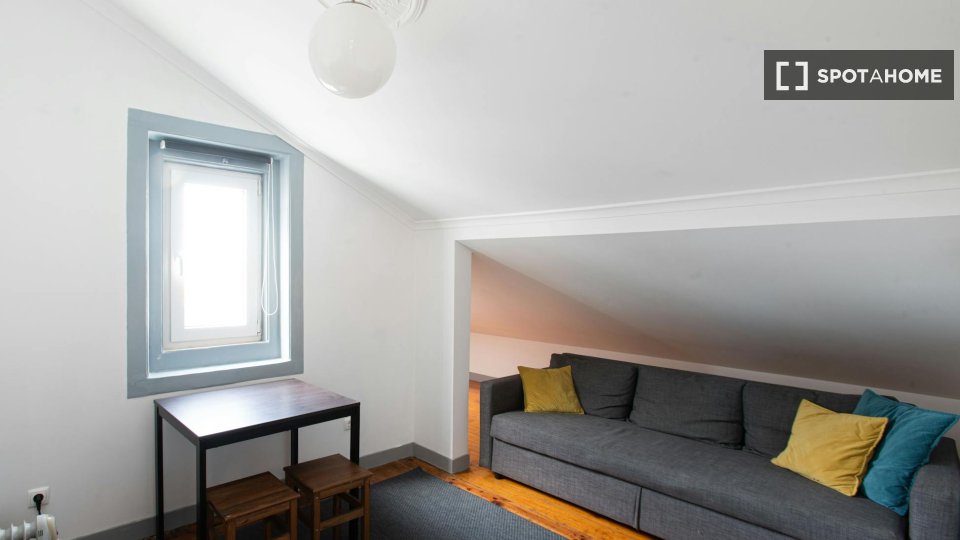 Apartment Lisbon, 2 beds, 55m² — photo 5