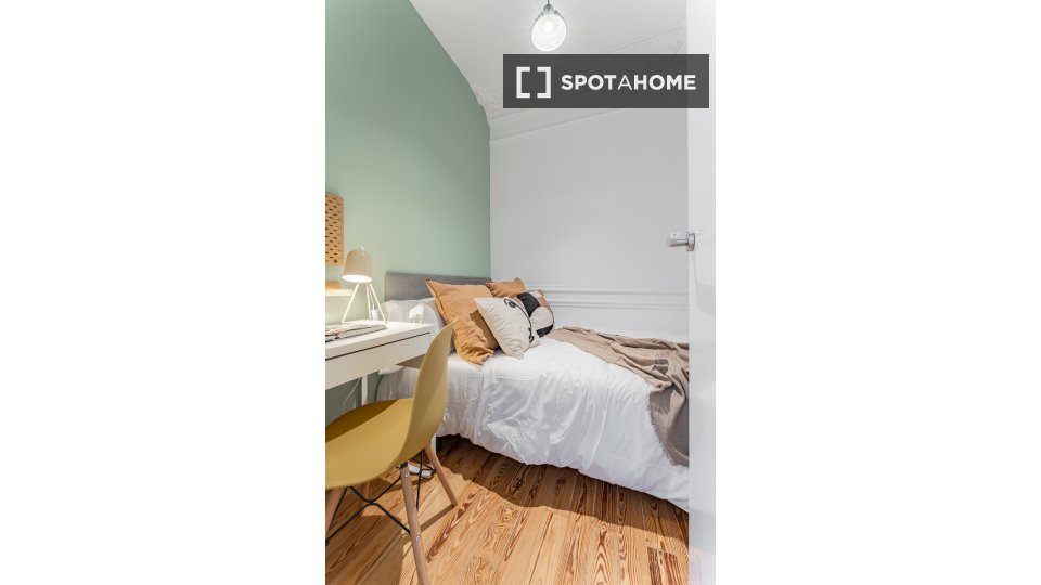 Double room Madrid, 10 beds, 173m² — photo 60