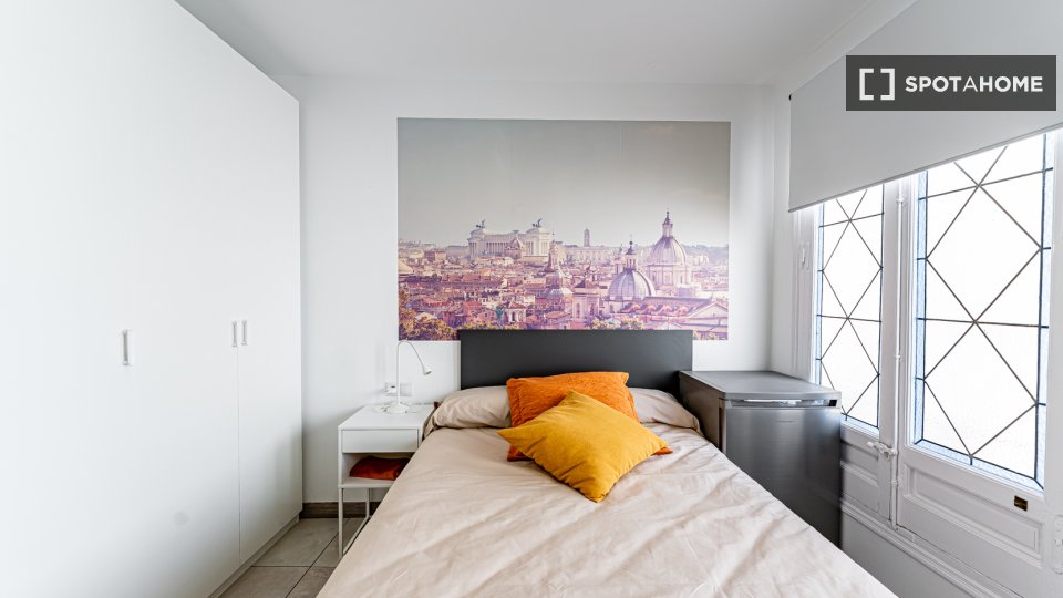 Double room Madrid, 18 beds, 450m² — photo 4