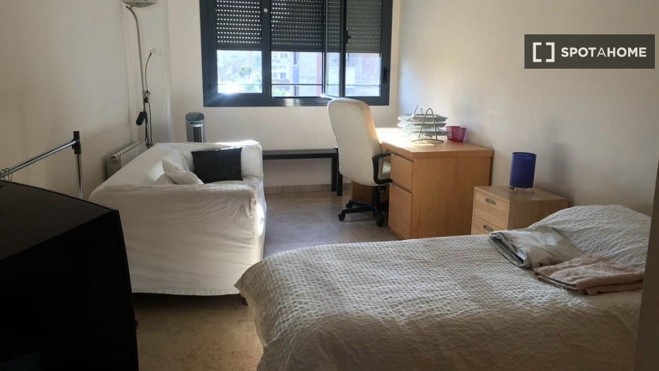 Double room Valencia, 4 beds, 183m² — photo 52