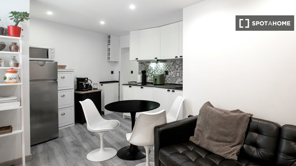 Apartment Lisbon, 1 bed — photo 4