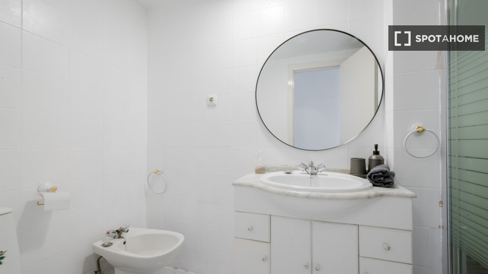 Double room Madrid, 5 beds — photo 16