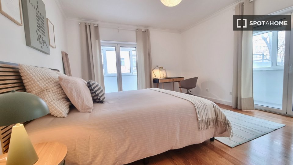 Double room Lisbon, 5 beds, 210m² — photo 10