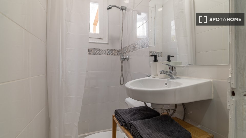Double room Barcelona, 7 beds, 121m² — photo 4