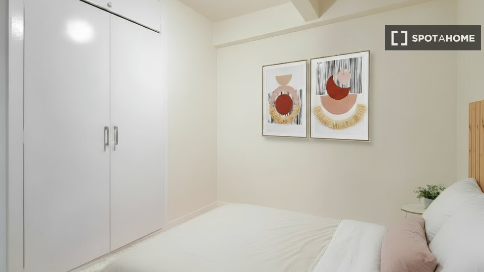 Apartment Barcelona, 3 beds, 82m² — photo 1