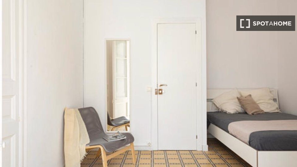 Double room Barcelona, 4 beds, 75m² — photo 15
