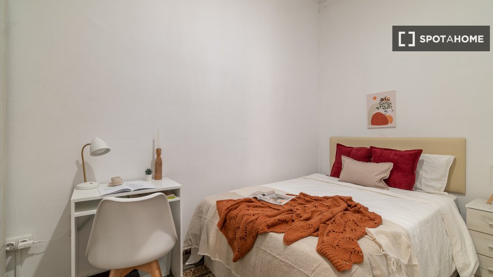 Double room Barcelona, 7 beds, 121m² — photo 18