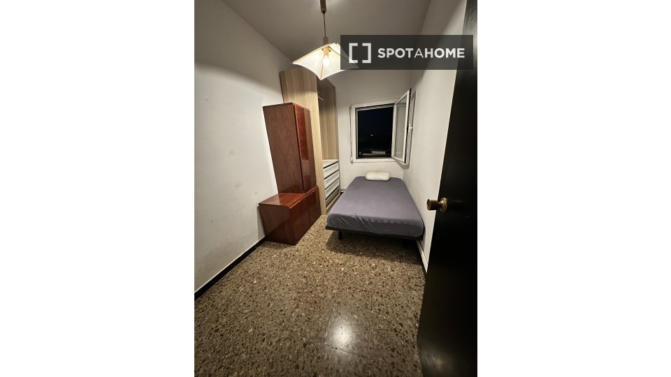 Double room Barcelona, 4 beds, 92m² — photo 12