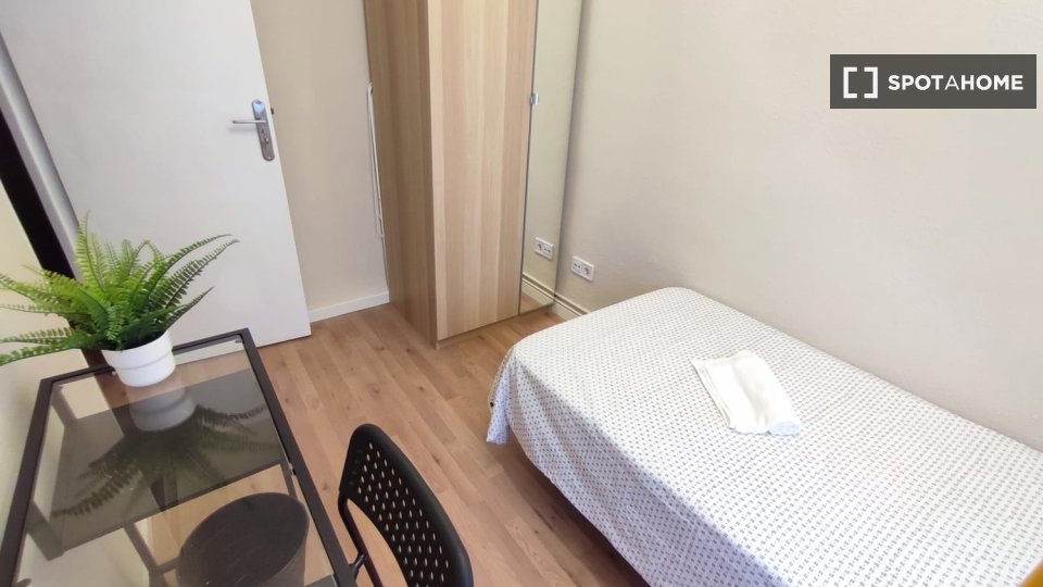 Double room Madrid, 4 beds — photo 4